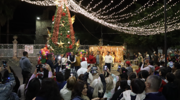 Ajijic lights up Christmas with community spirit